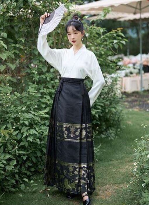 チャイナ服　ゴールド刺繍付きチャイナドレス