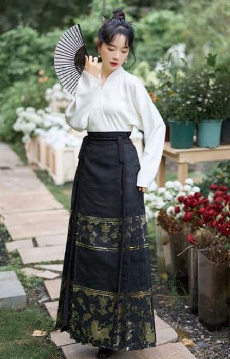 チャイナ服　ゴールド刺繍付きチャイナドレス