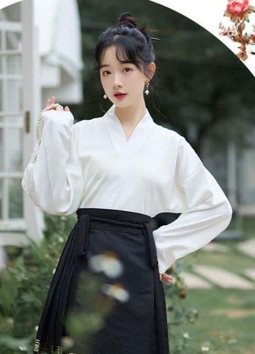 チャイナ服　ゴールド刺繍付きチャイナドレス