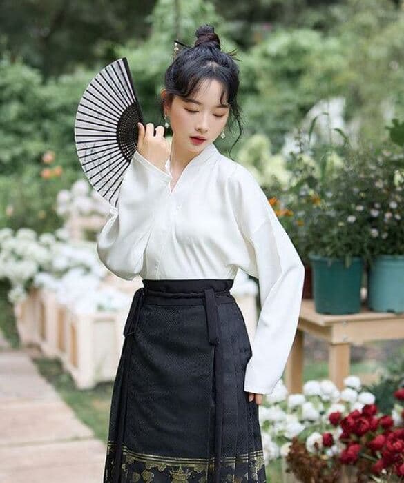 チャイナ服　ゴールド刺繍付きチャイナドレス