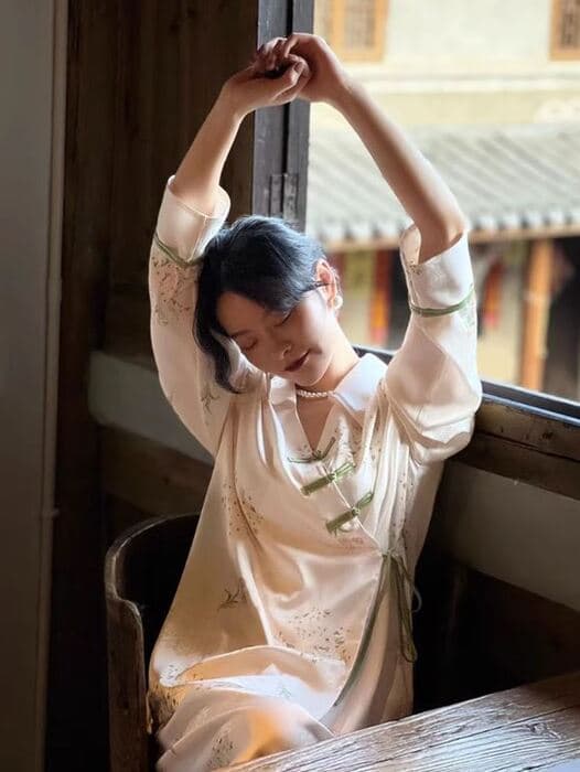 襟元のデザインが大人っぽいチャイナパジャマ