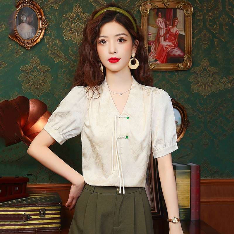 チャイナ服  古典的刺繍入りチャイナ風ブラウス