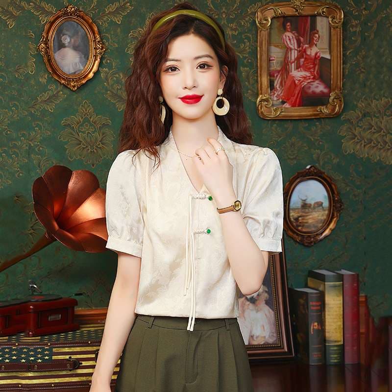 チャイナ服  古典的刺繍入りチャイナ風ブラウス