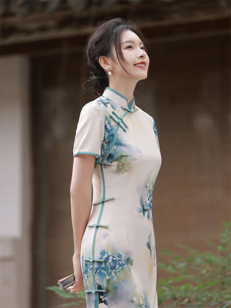 チャイナ服  花柄刺繍入りチャイナドレス