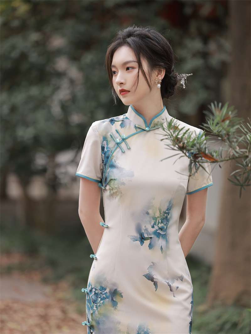チャイナ服  花柄刺繍入りチャイナドレス