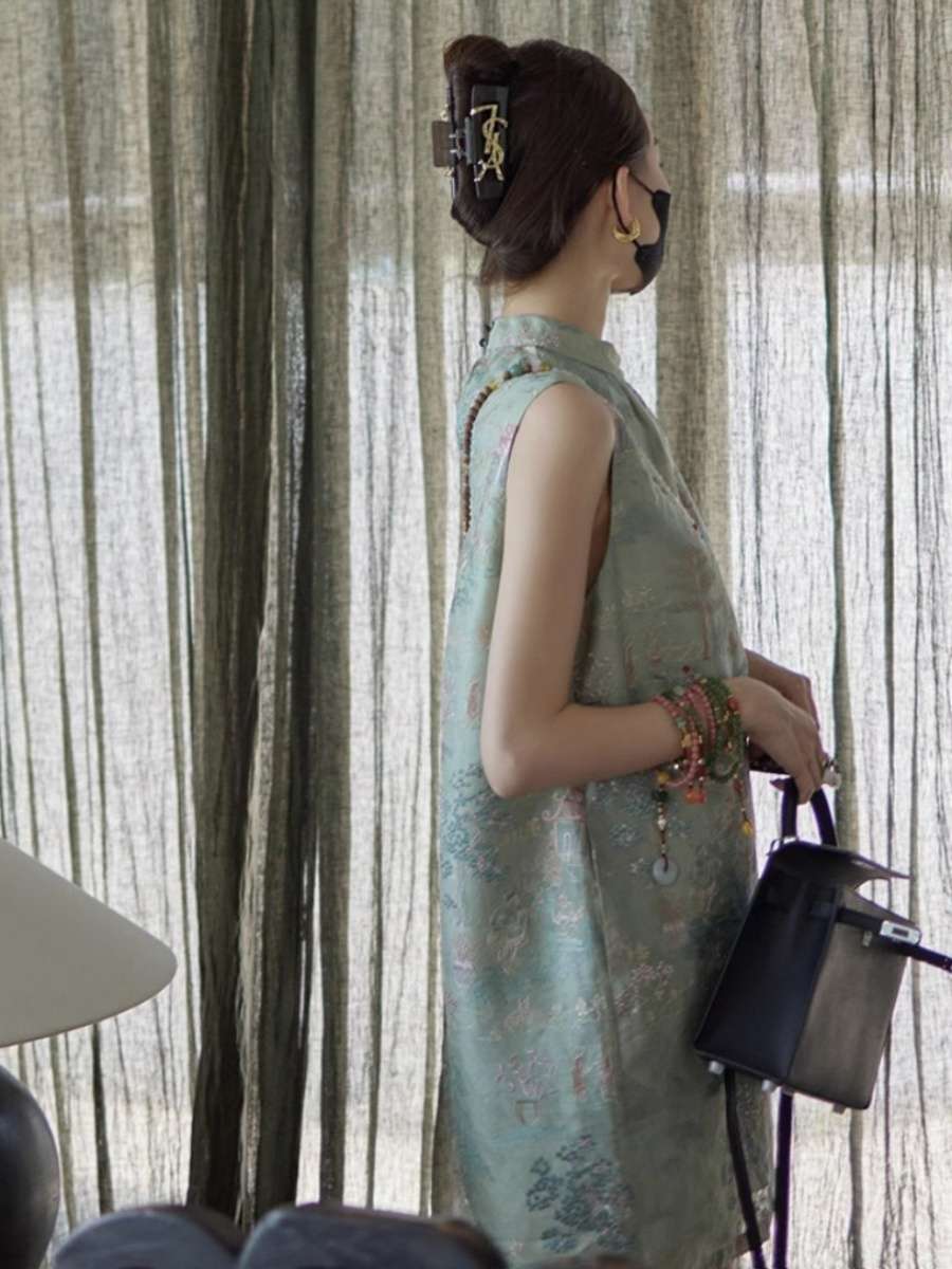 チャイナ服  刺繍入りチャイナカラーノースリーブワンピース
