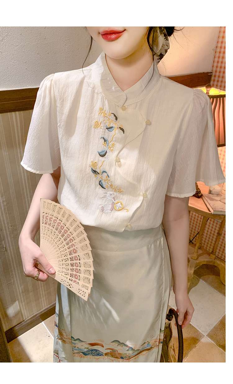 チャイナ服  刺繍入り花柄チャイナカラー半袖ブラウス