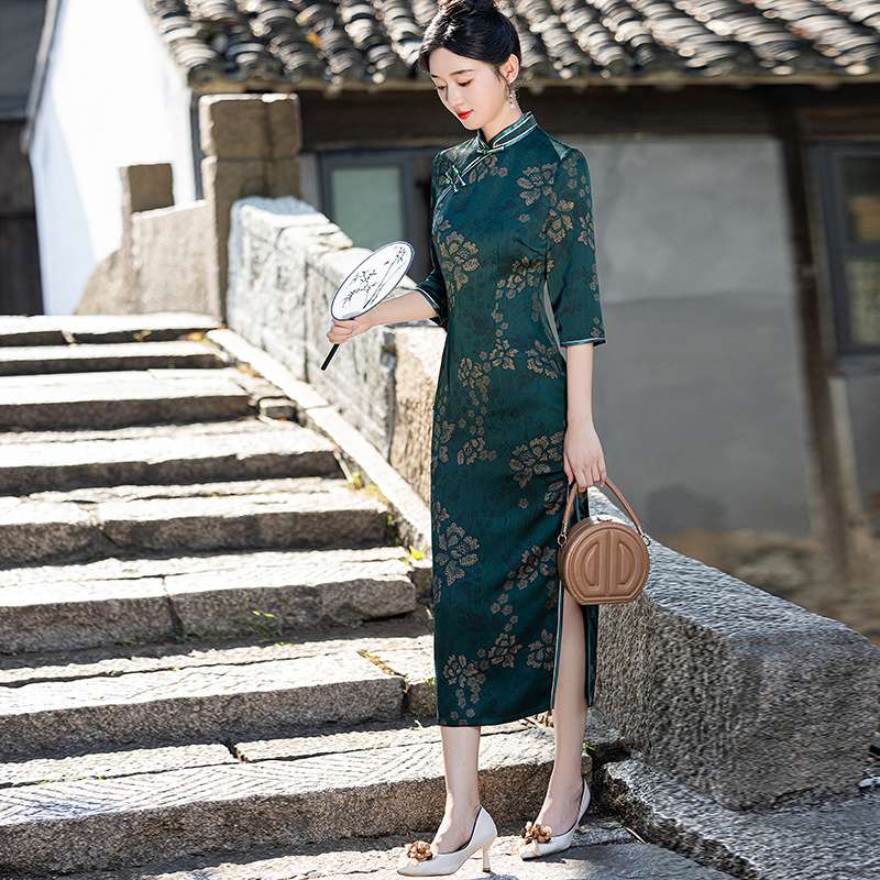 チャイナ服 優雅な蝶舞う伝統チャイナドレス