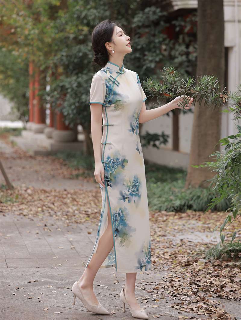 チャイナ服  花柄刺繍入りチャイナドレス