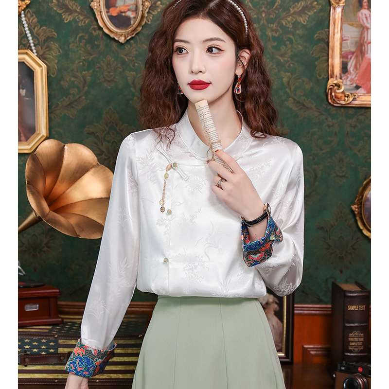 チャイナ服  チャイナカラー刺繍入りサテンブラウス