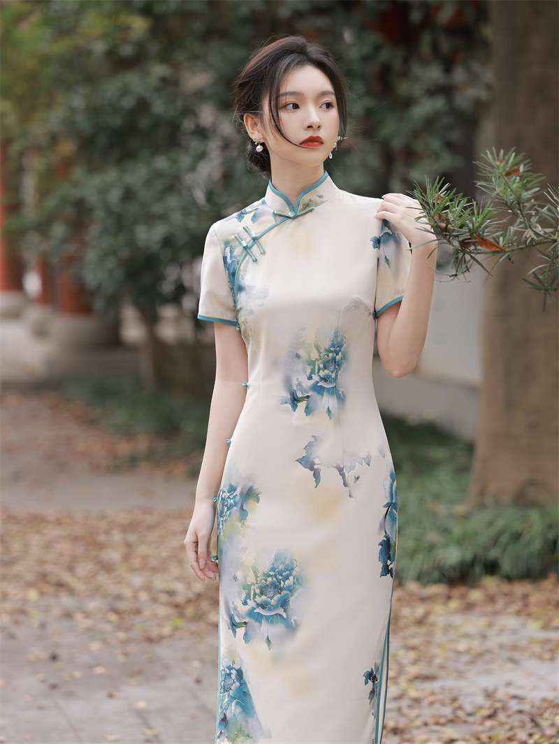 チャイナ服  花柄刺繍入りチャイナドレス