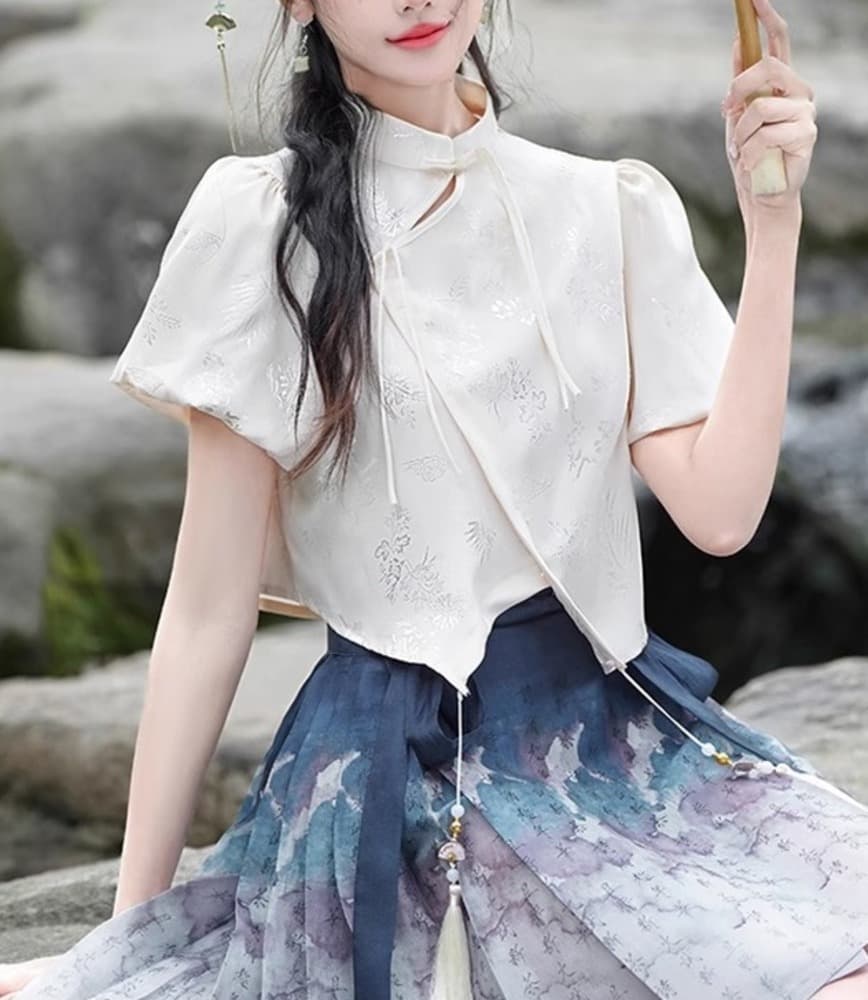 チャイナ服 清楚で洗練されたアイボリーブラウス