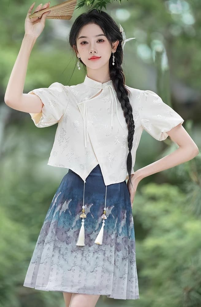 チャイナ服 清楚で洗練されたアイボリーブラウス