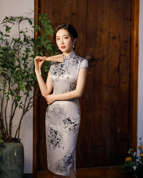 水墨画風花柄刺繍入りチャイナドレス