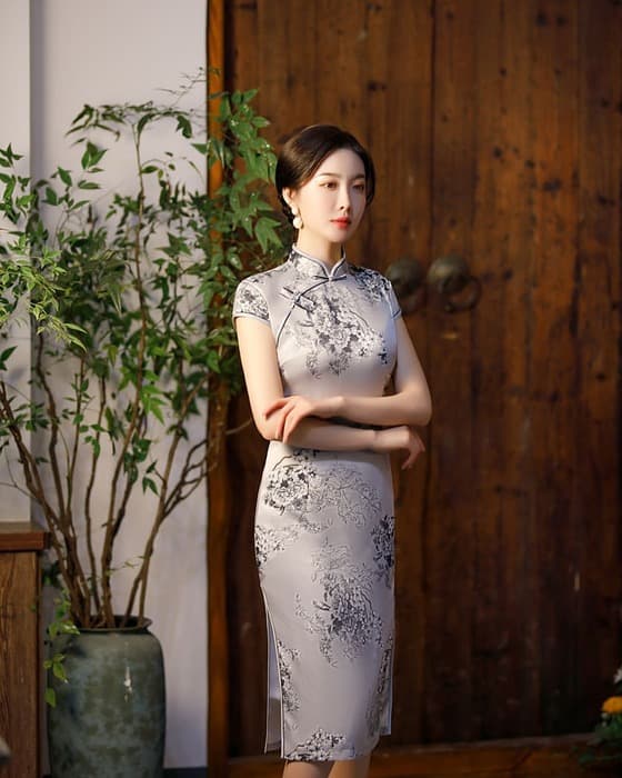 水墨画風花柄刺繍入りチャイナドレス