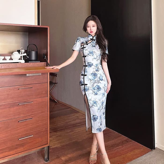 チャイナ服 淡い青色のロングチャイナドレス