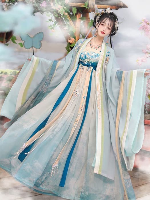 蝶刺繍入り華麗三点式漢服風セットアップ