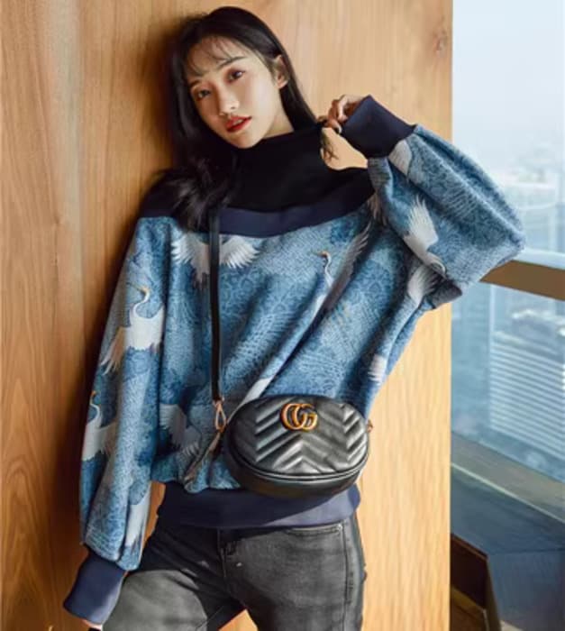 チャイナ服 鶴柄が目を引くチャイナシャツ