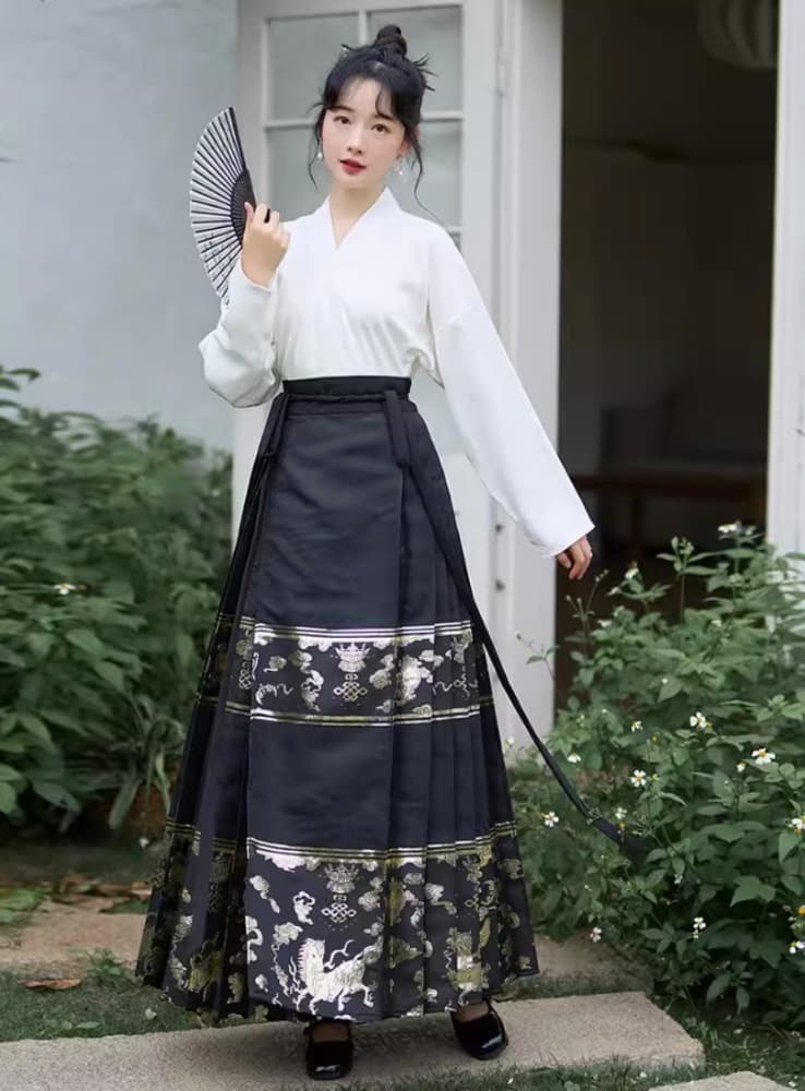 チャイナ服 ゴールド刺繍付きチャイナドレス