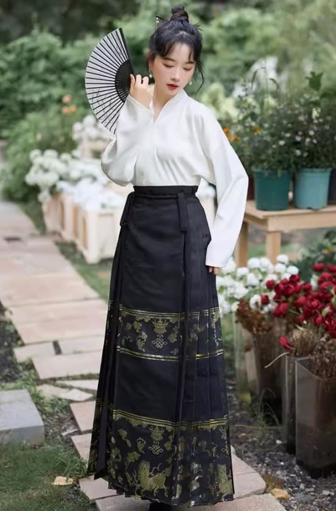 チャイナ服 ゴールド刺繍付きチャイナドレス