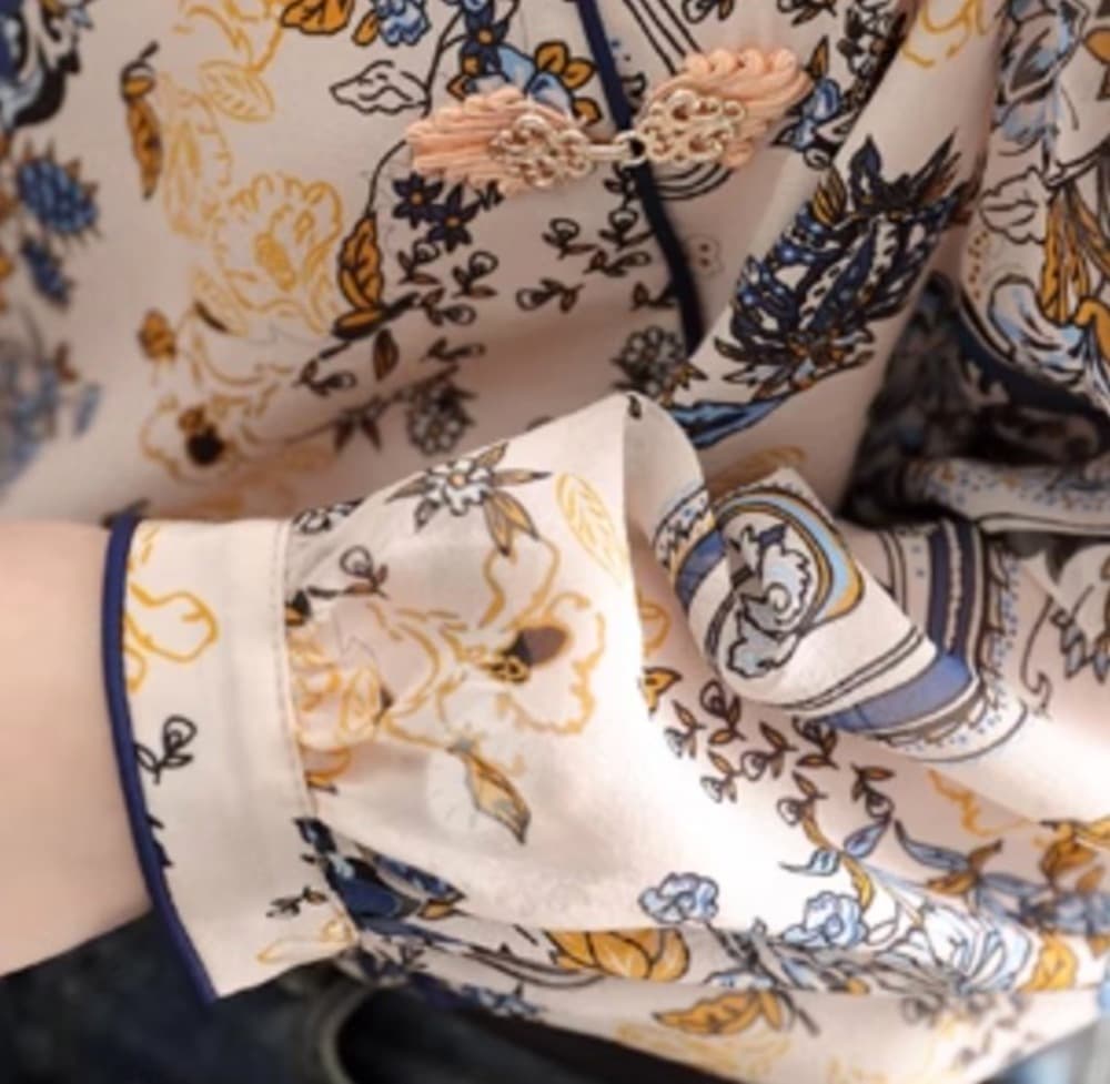 チャイナ服 おしゃれな花柄デザインのチャイナシャツ