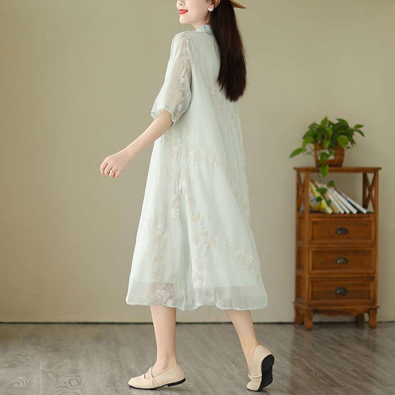 チャイナ服 上品な刺繍入りチャイナ風リネンワンピース