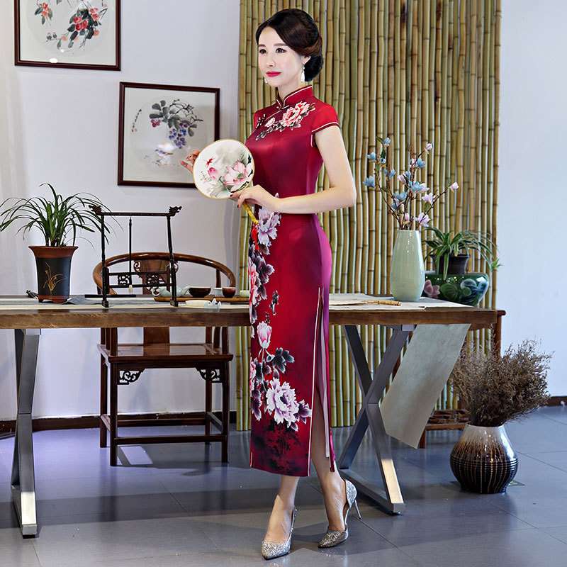 チャイナ服 花柄刺繍入り優雅なチャイナドレス