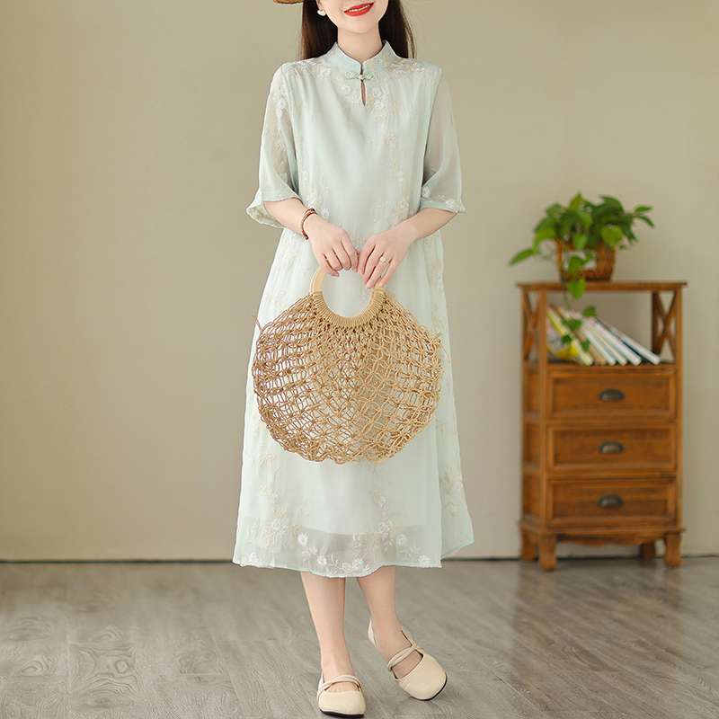 チャイナ服 上品な刺繍入りチャイナ風リネンワンピース